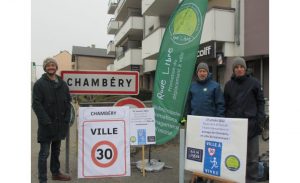 Action symbolique Chambéry ville 30 km/h